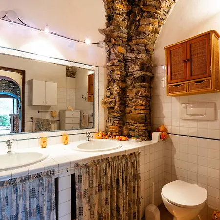 La Bouganville - Rustico Con Giardino By Interhome