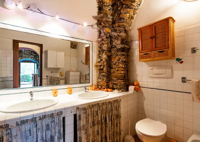 La Bouganville - Rustico Con Giardino By Interhome