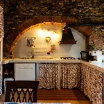 Apartamento La Bouganville - Rustico Con Giardino By Interhome