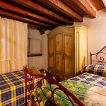 Apartamento La Bouganville - Rustico Con Giardino By Interhome