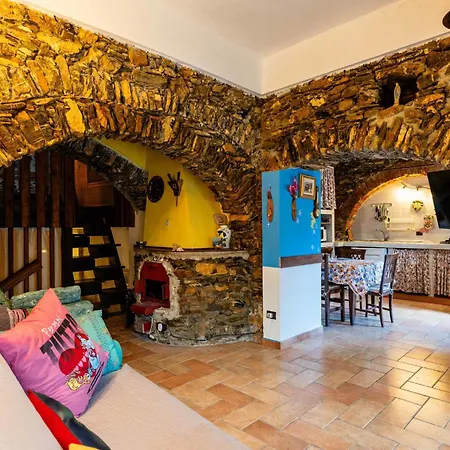 شقة La Bouganville - Rustico Con Giardino By Interhome *