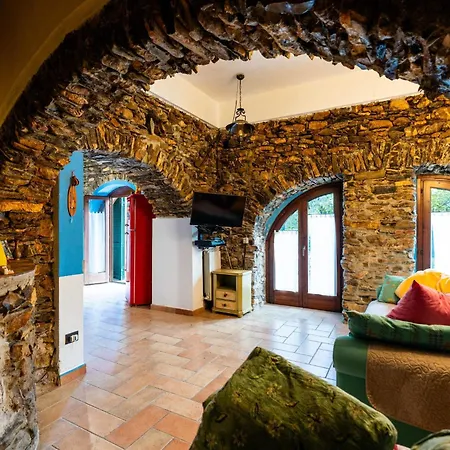 La Bouganville - Rustico Con Giardino By Interhome